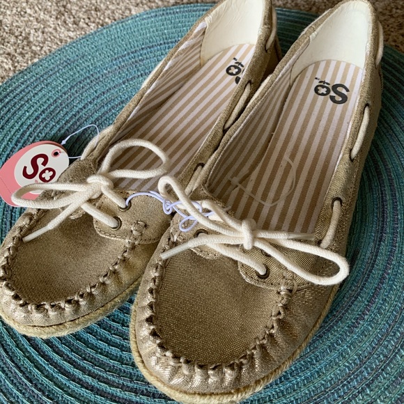 ⛵️ NWT Gold Boat Shoes - Picture 2 of 4